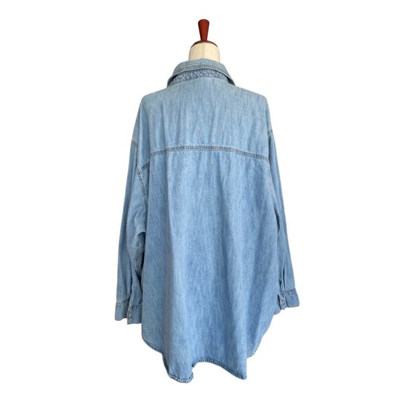 ASOS DESIGN Curve minimal denim shirt in lightwash blue Women Size XL 16… - Picture 2 of 4